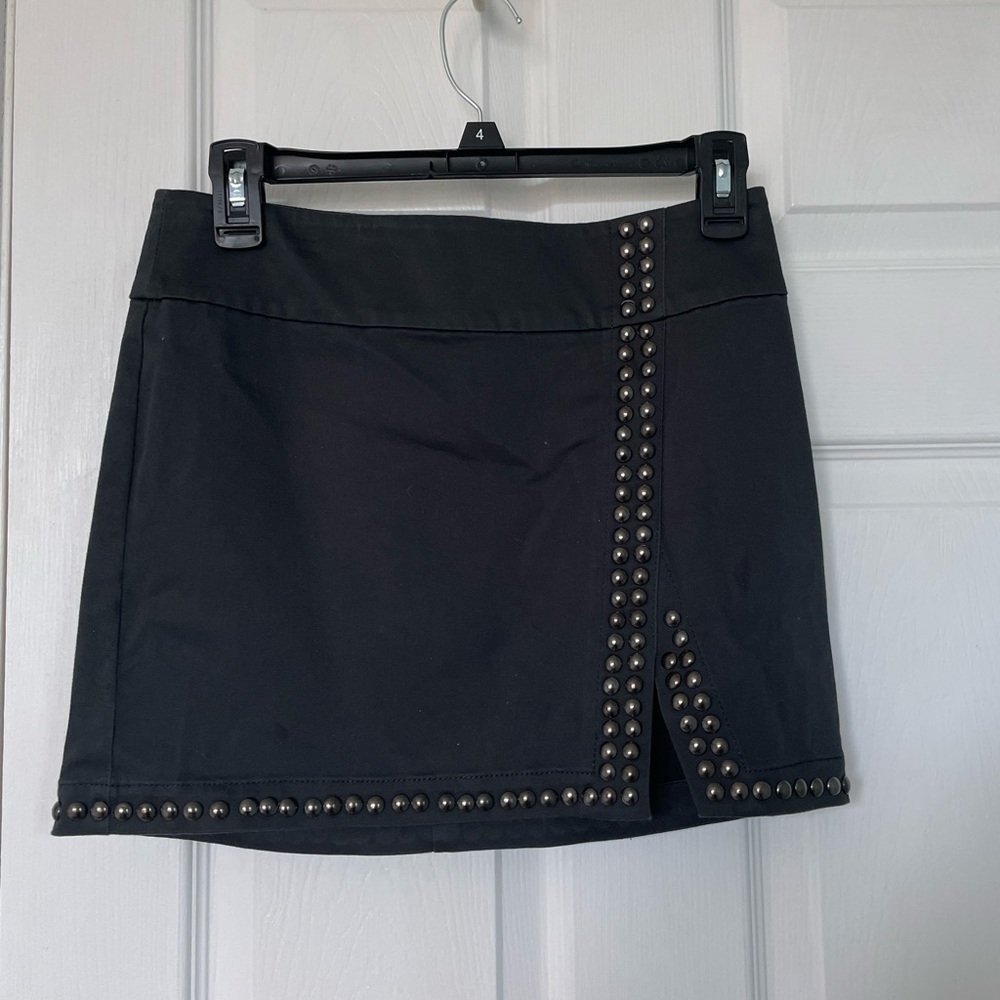 Express skirt with beaded detailing
